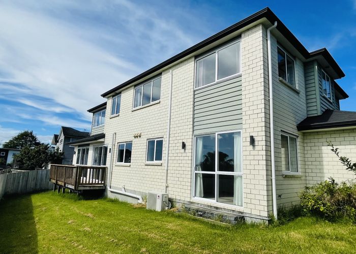  at 4A MARINA VIEW DR, West Harbour, Waitakere City, Auckland