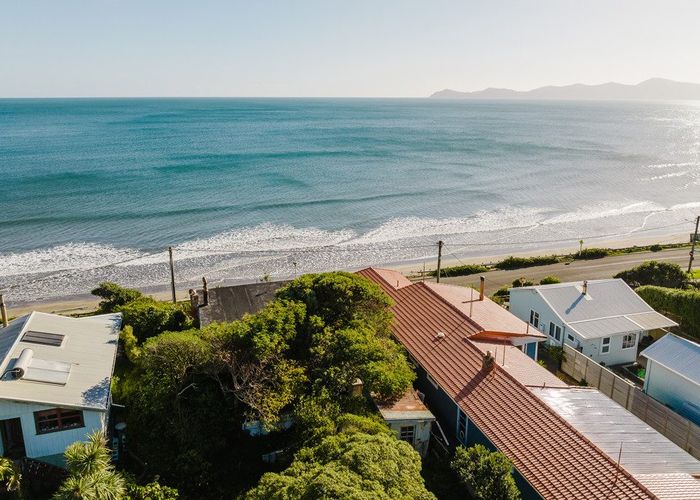  at 90 The Parade, Paekakariki