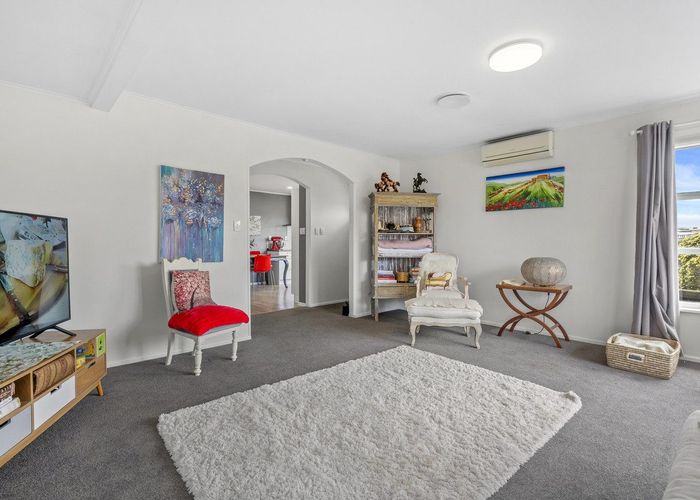  at 76 Grays Road, Camborne, Porirua