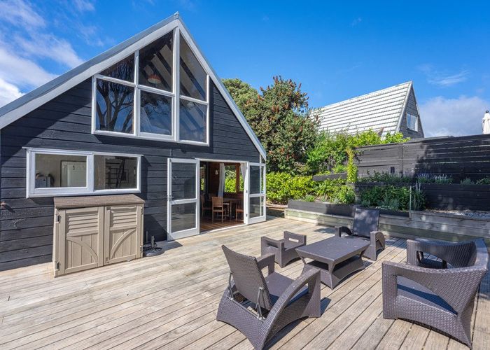 at 33 William Street, Waikanae Beach, Waikanae