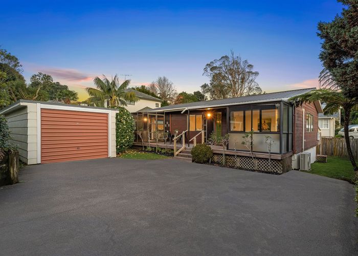  at 2/30 Selwyn Crescent, Forrest Hill, Auckland