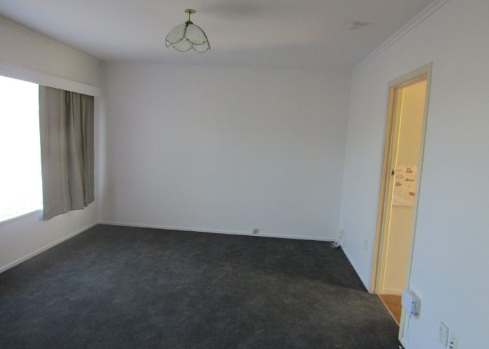 at 2/24 Knights Road, Rothesay Bay, North Shore City, Auckland