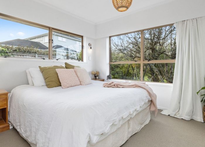  at 2 Hartles Place, Mellons Bay, Auckland