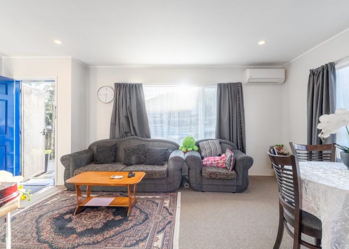  at 2/17b Lavelle Rd, Henderson, Waitakere City, Auckland