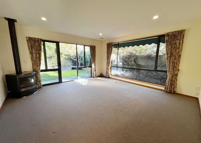  at 2/82 Middleton Road, Upper Riccarton, Christchurch