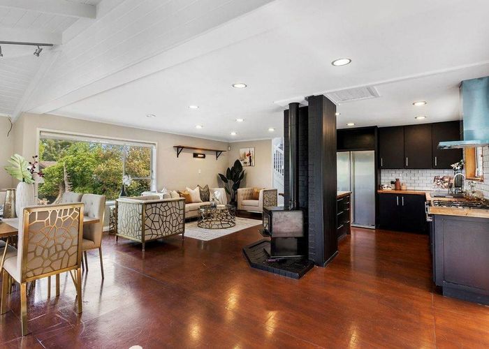  at 10 Shona Place, Henderson, Waitakere City, Auckland