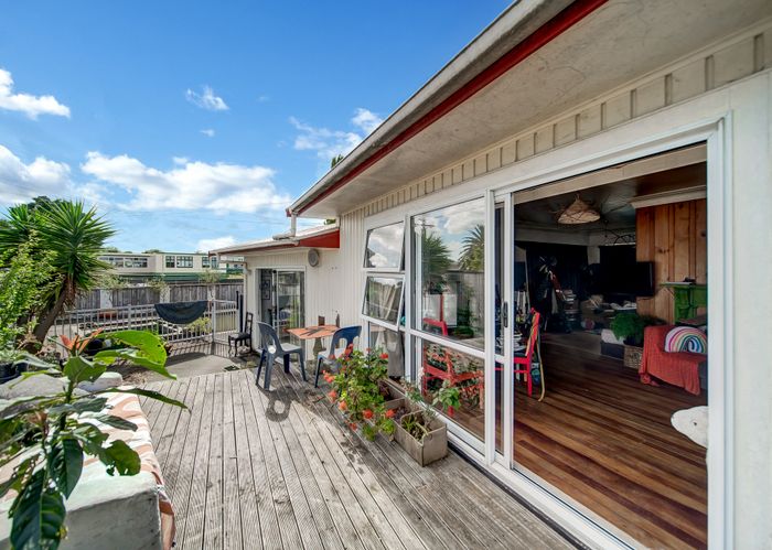  at 14 Graeme Avenue, Mangere East, Auckland