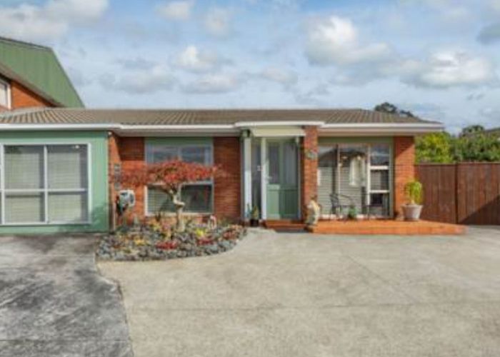  at 1/16 Longbill Place, Glendene, Auckland