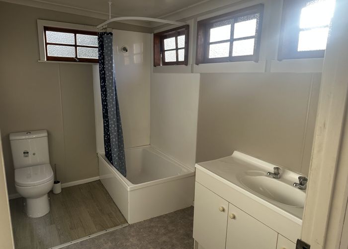  at 4 Fourth Ave,, Beachlands, Manukau City, Auckland