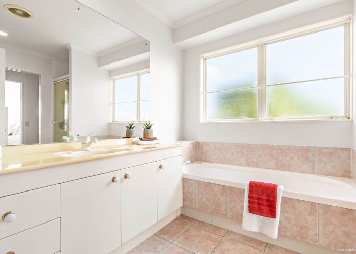  at 2/62 Orangewood Drive, Northpark, Auckland