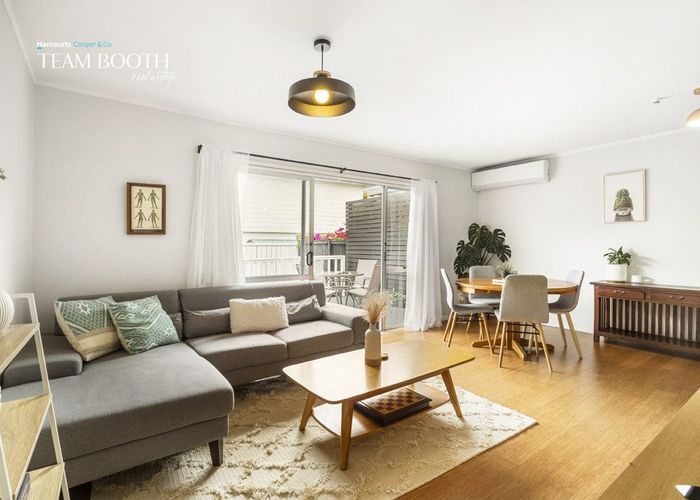  at 2/3A Kirrie Avenue, Te Atatu South, Auckland