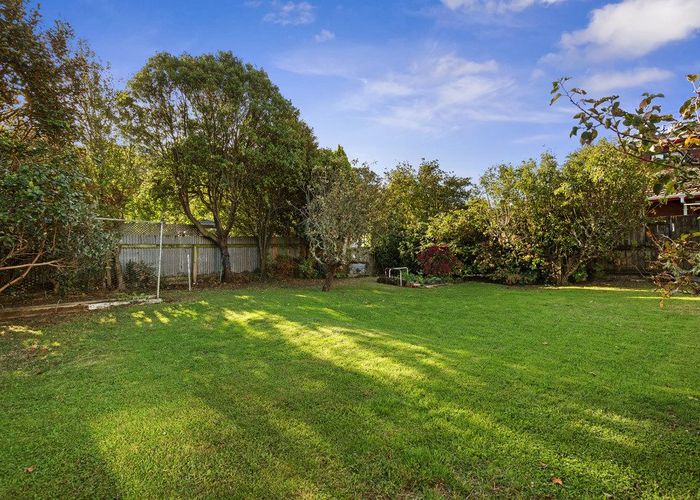  at 83 Oxford Street, Tawa, Wellington