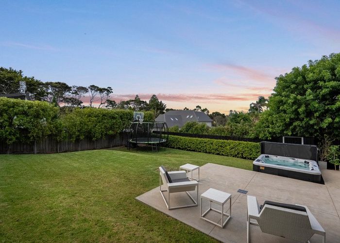  at 10 Le Roy Terrace, Birkenhead, Auckland