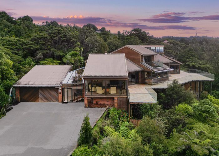 at 922 West Coast Road, Waiatarua, Auckland