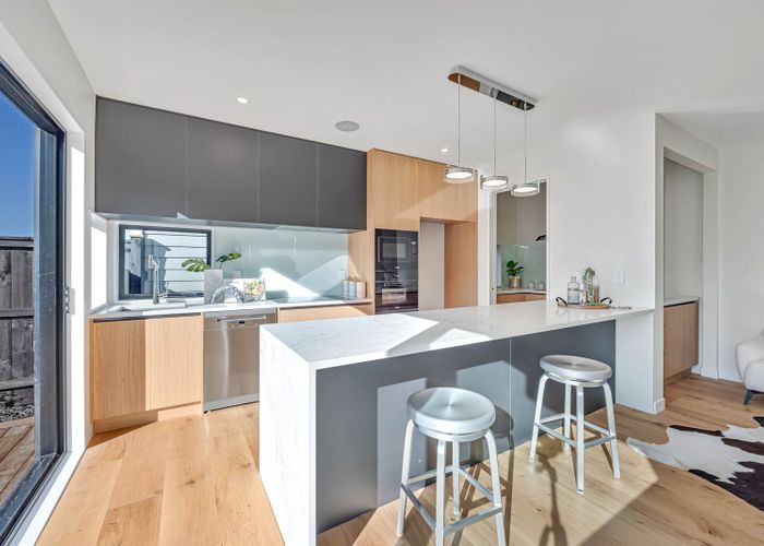  at 2A Luke Place, Eastern Beach, Auckland