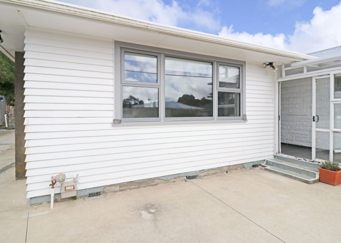 at 8 Kenmore Street, Newlands, Wellington, Wellington