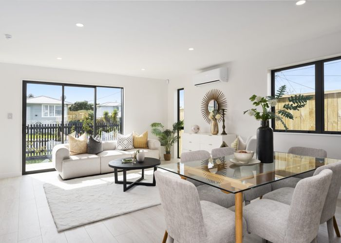  at 2/31 Tiroroa Avenue, Te Atatu South, Waitakere City, Auckland
