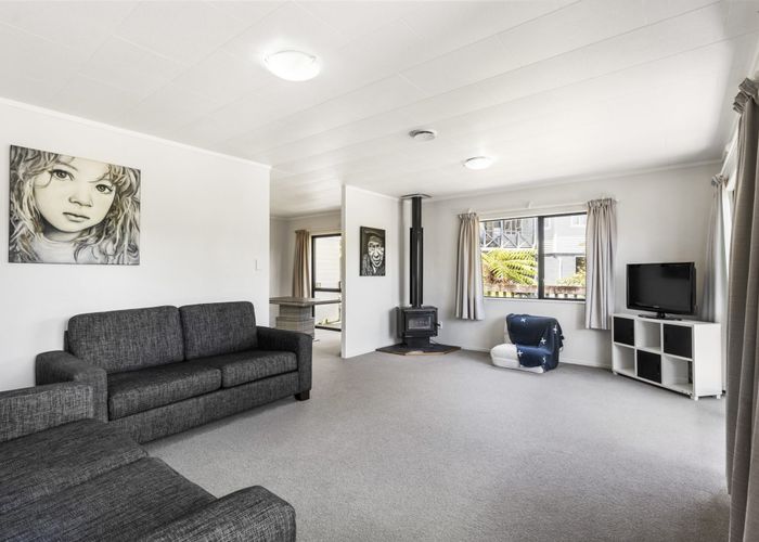  at 2/25 Philson Terrace, Browns Bay, Auckland
