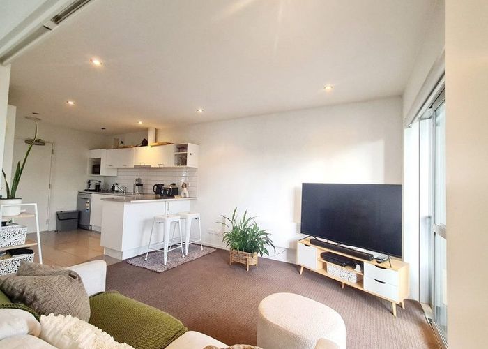  at E1/60 Masons Road, Pinehill, North Shore City, Auckland