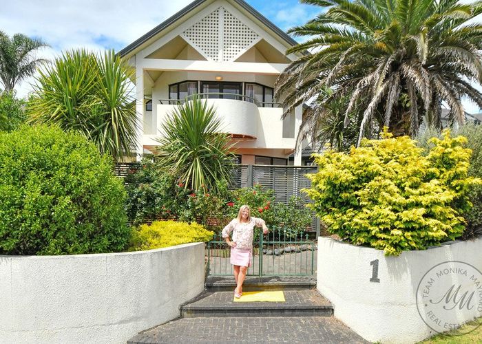  at 1 Capistrano Mews, Goodwood Heights, Auckland
