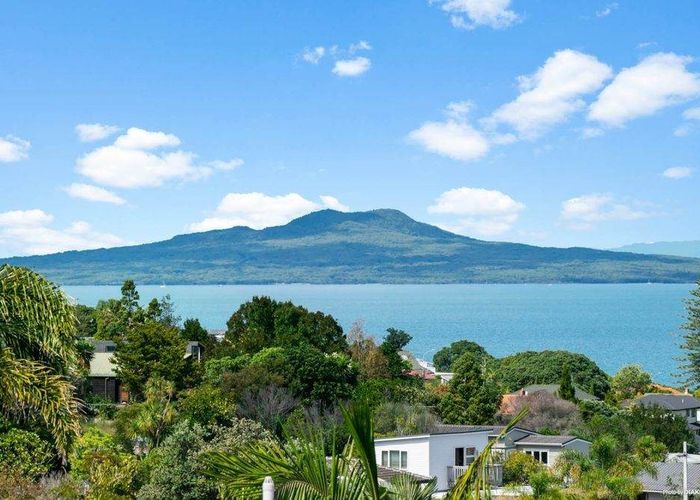  at 61 Lyons Avenue, Murrays Bay, North Shore City, Auckland