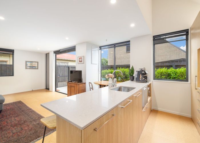  at 2/20 Dickens Street, Addington, Christchurch City, Canterbury
