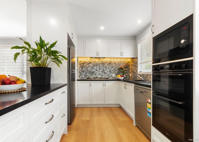  at 6 Waari Avenue, Sunnyvale, Waitakere City, Auckland