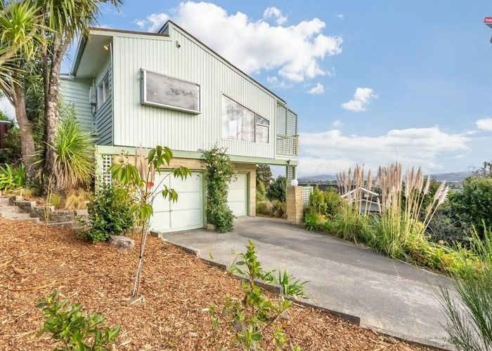  at 10 Summit Road, Fairfield, Lower Hutt