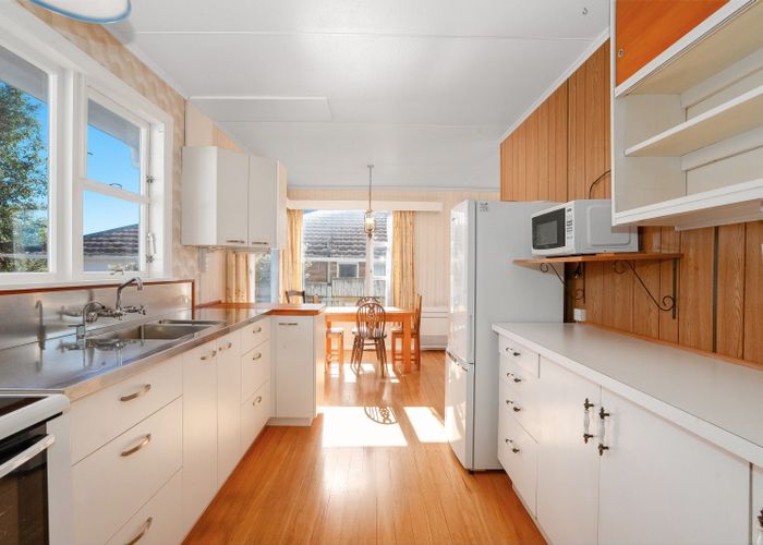  at 21 Gray Avenue, Paraparaumu Beach, Kapiti Coast, Wellington