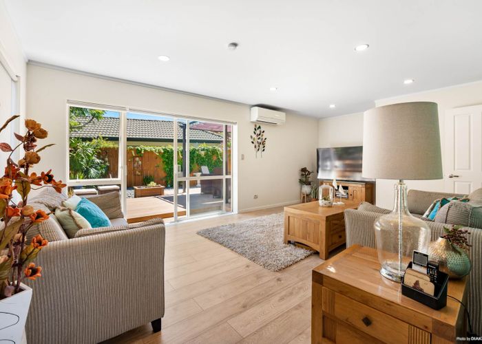  at 2/112 Golfland Drive, Golflands, Auckland