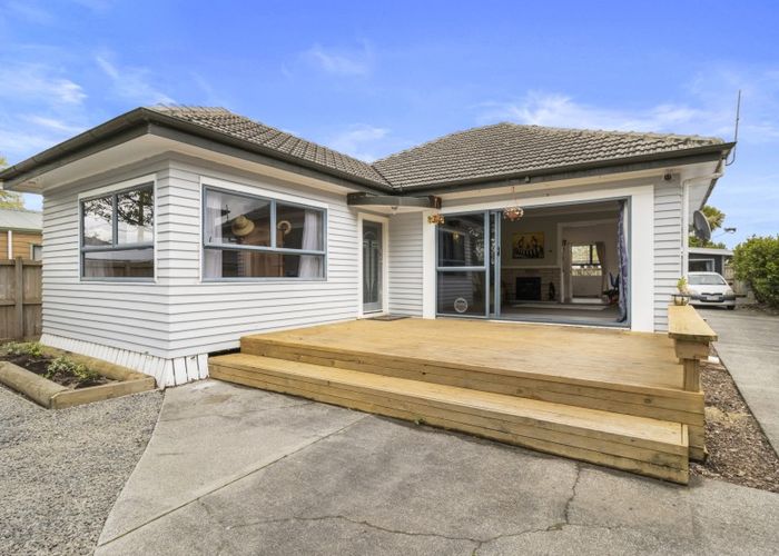  at 221 Dey Street, Hamilton East, Hamilton