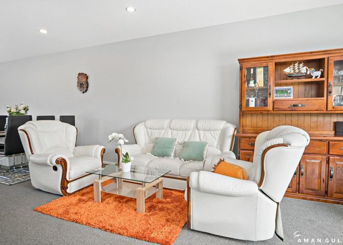 at 4 Sunshine Boulevard, Sunnyvale, Auckland