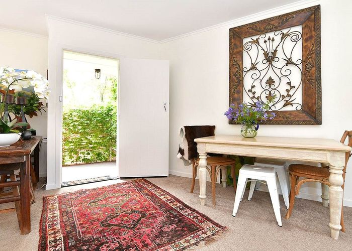  at 2/14 Dorchester Street, Meadowbank, Auckland