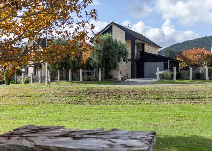  at 7 Jade Lane, Paraparaumu