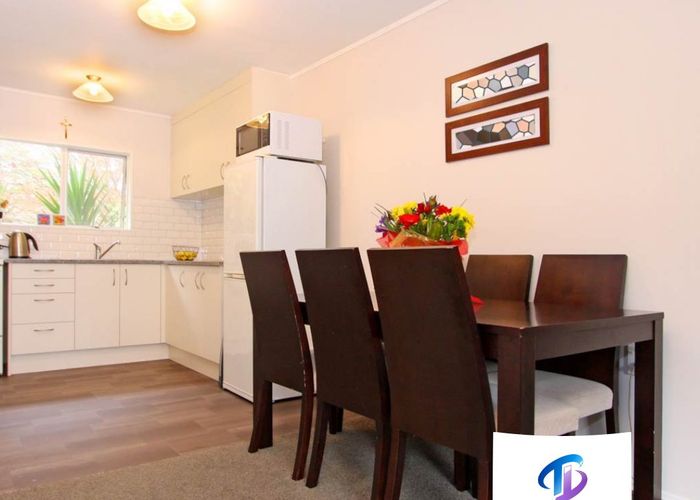  at 2/20 Challen Close, Conifer Grove, Papakura, Auckland