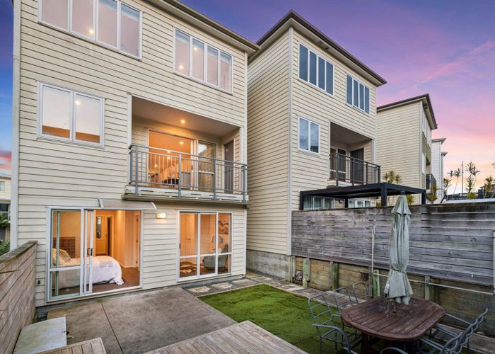  at 10 Panakenake Way, Flat Bush, Manukau City, Auckland