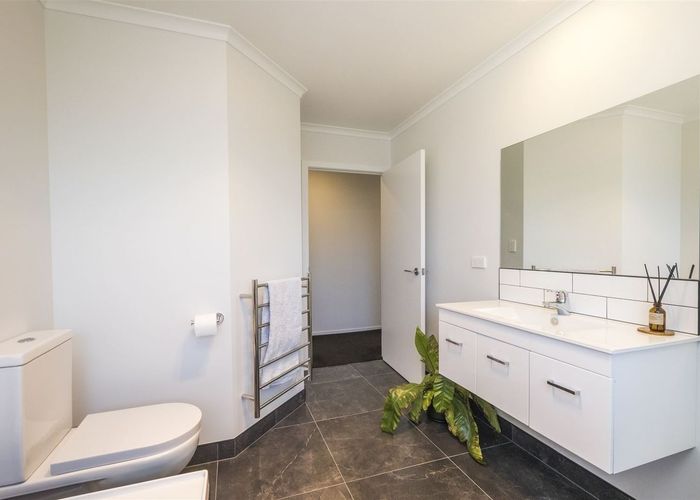  at 8 Poplar Grove, Feilding, Manawatu, Manawatu / Whanganui