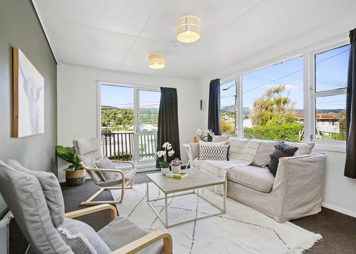  at 6C Rewa Terrace, Tawa, Wellington