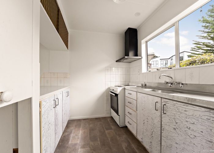  at 5 Trengove Place, West Harbour, Waitakere City, Auckland