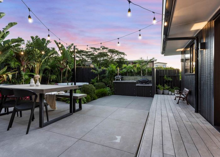  at 2/8 Newhaven Terrace, Mairangi Bay, Auckland