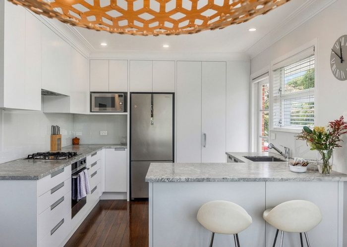  at 8 Appleyard Crescent, Meadowbank, Auckland