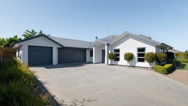 at 2 Compton Grove, Huntington, Hamilton