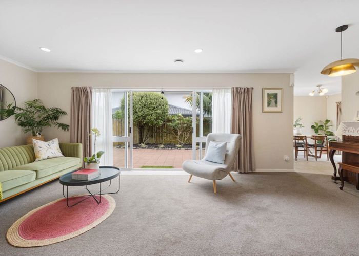  at 2/26 Headcorn Place, Botany Downs, Manukau City, Auckland