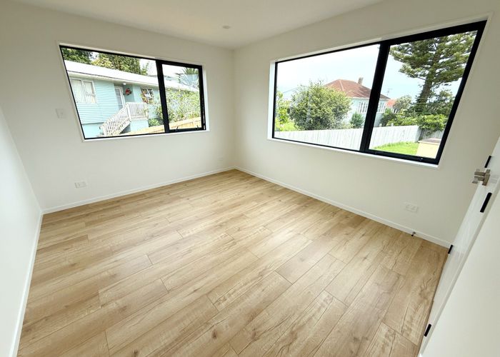  at 12 Elphinstone Ave, Mount Roskill, Auckland City, Auckland