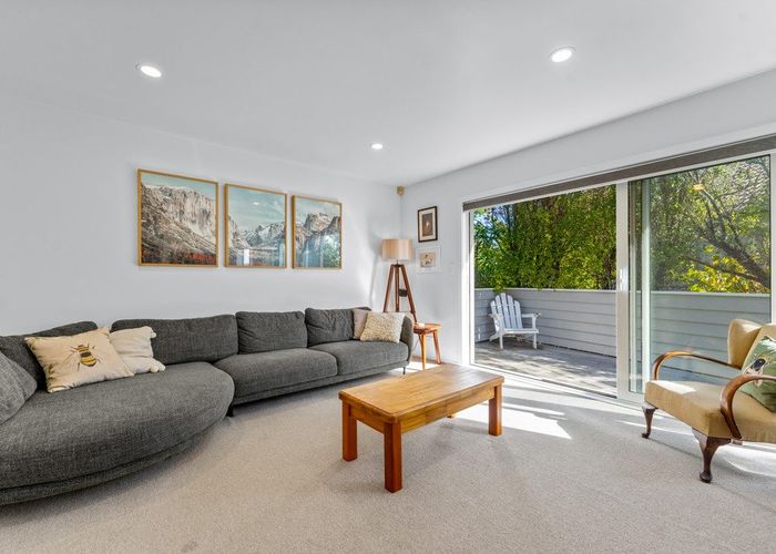  at 127 Browns Bay Road, Browns Bay, North Shore City, Auckland