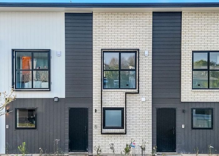  at 6 Wilmshurst Avenue, Papatoetoe, Auckland