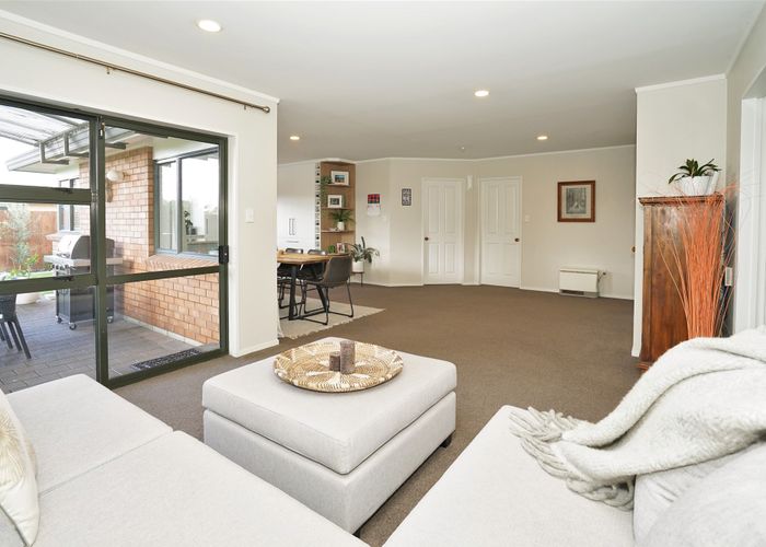  at 38 Macmurdo Avenue, Glenview, Hamilton