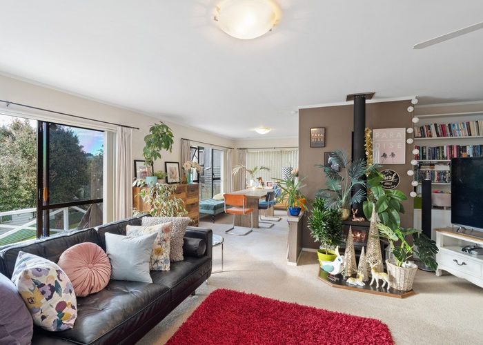  at 2/49 Carlisle Road, Torbay, Auckland