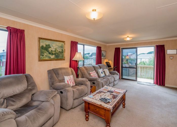  at 5 Simcox Street, Otaki Beach, Otaki