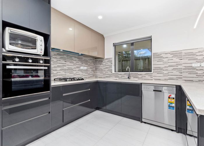  at 3A Lucas Place, Weymouth, Auckland